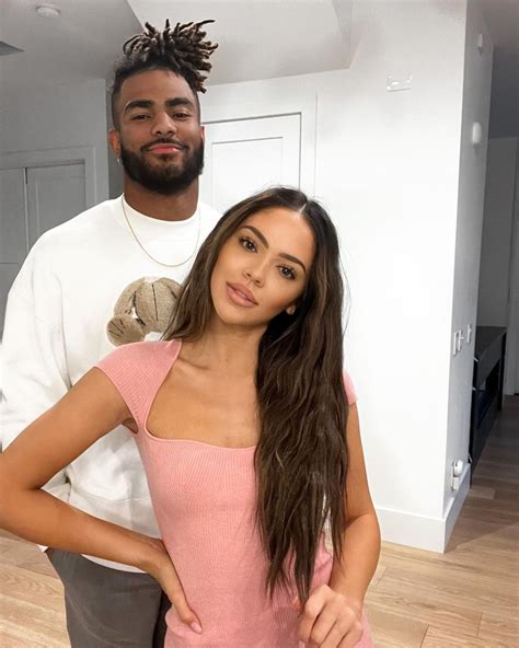 Wedding bells are chiming! Bachelor alum Sydney Hightower and NFL star Fred Warner have tied the knot!. The 25-year-old San Francisco 49ers linebacker exchanged vows with the 27-year-old reality ... 